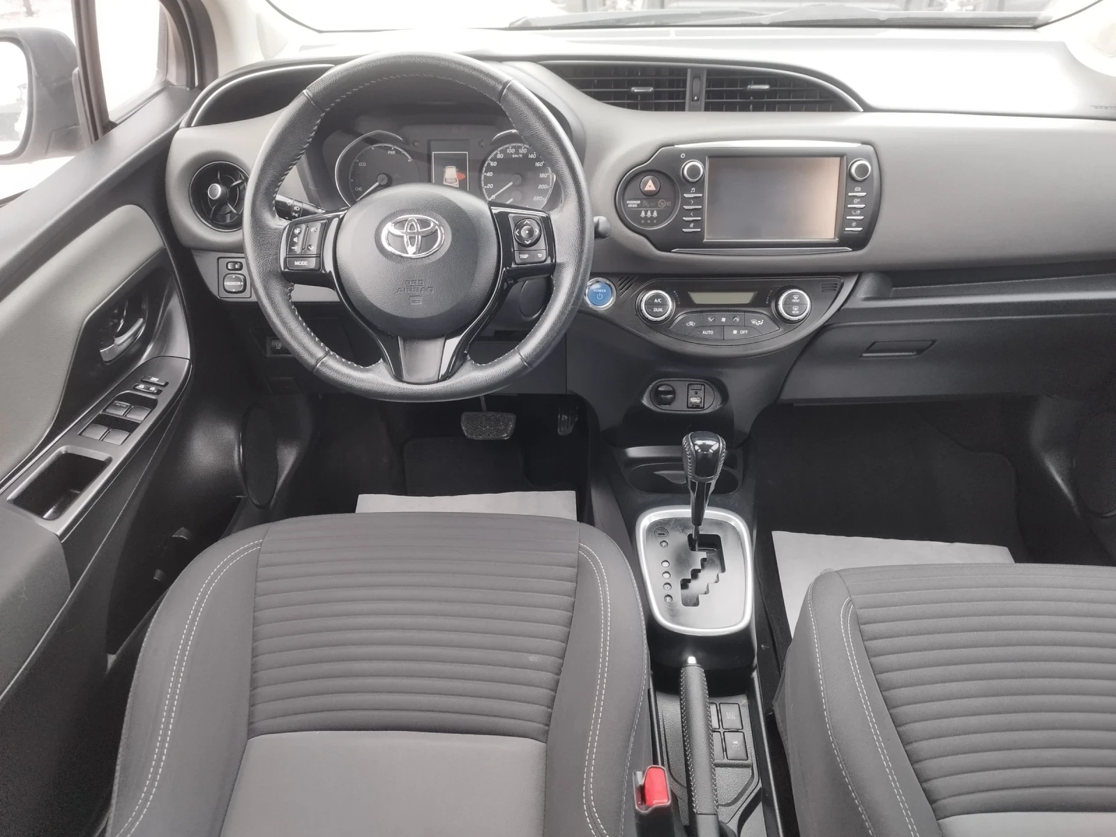 Toyota Yaris 1.5hybrid 74399km - изображение 5