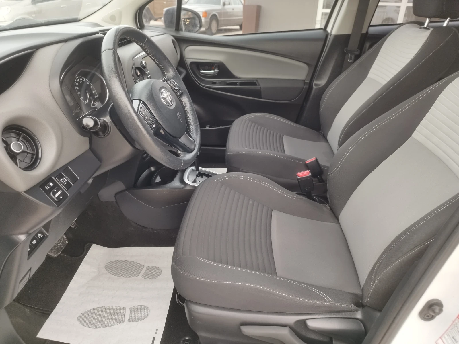 Toyota Yaris 1.5hybrid 74399km - изображение 3