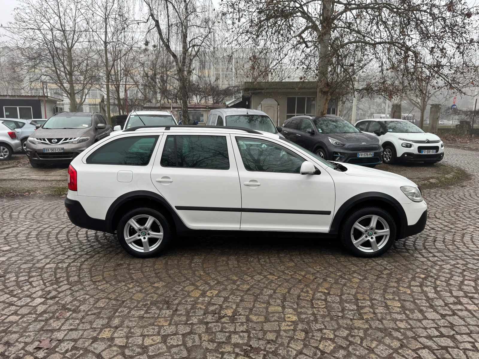 Skoda Octavia SKOUT/2.0 TDI/ 140 к.с - изображение 7