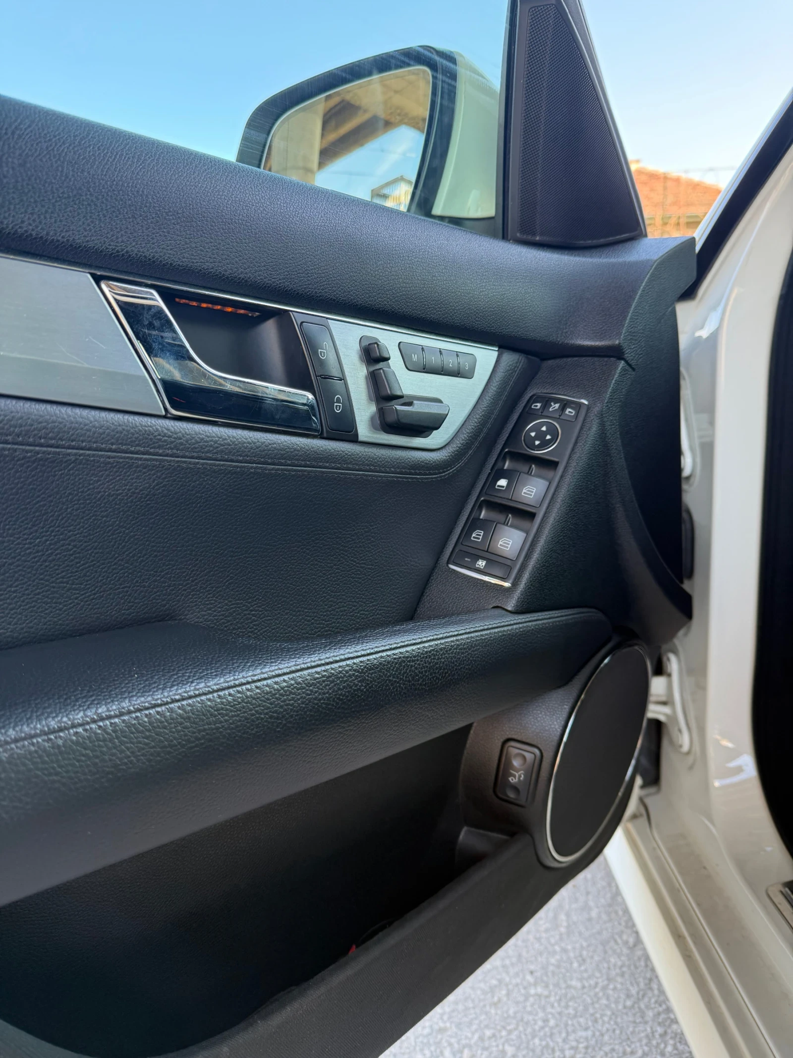 Mercedes-Benz C 320, снимка 10 - Автомобили и джипове - 53829968