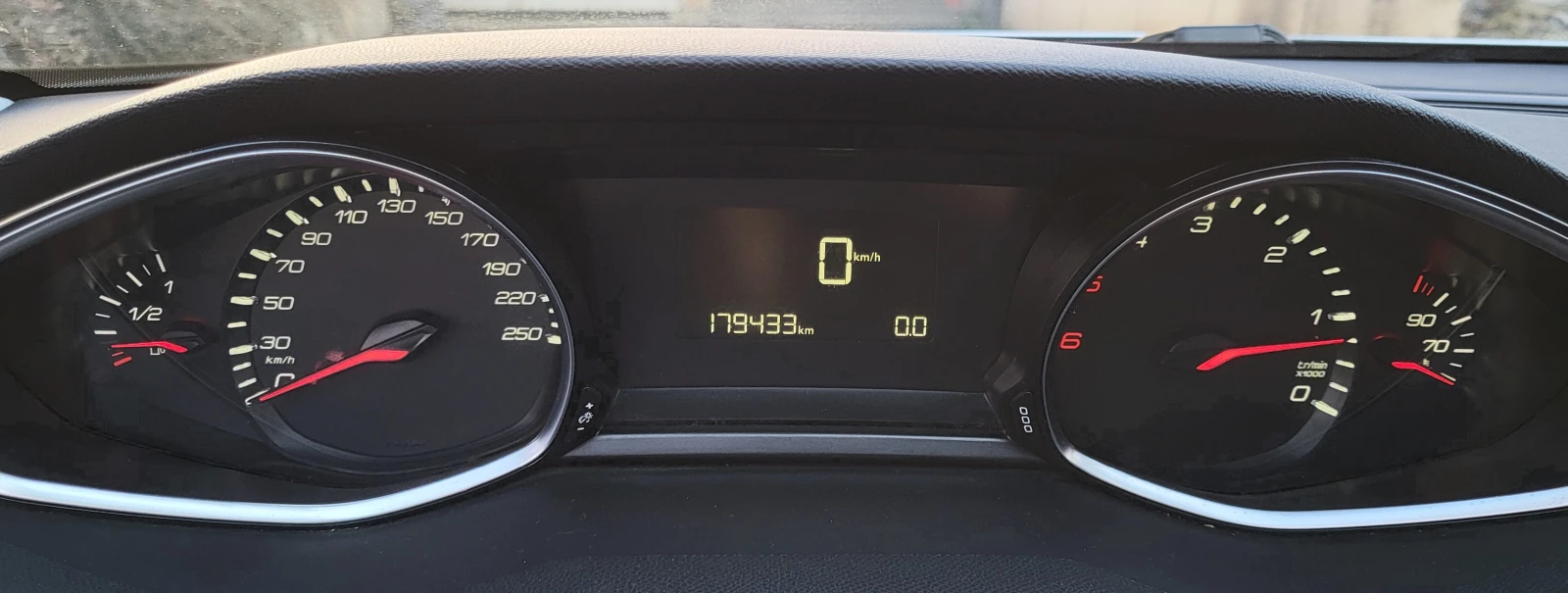 Peugeot 308, снимка 9 - Автомобили и джипове - 53872380