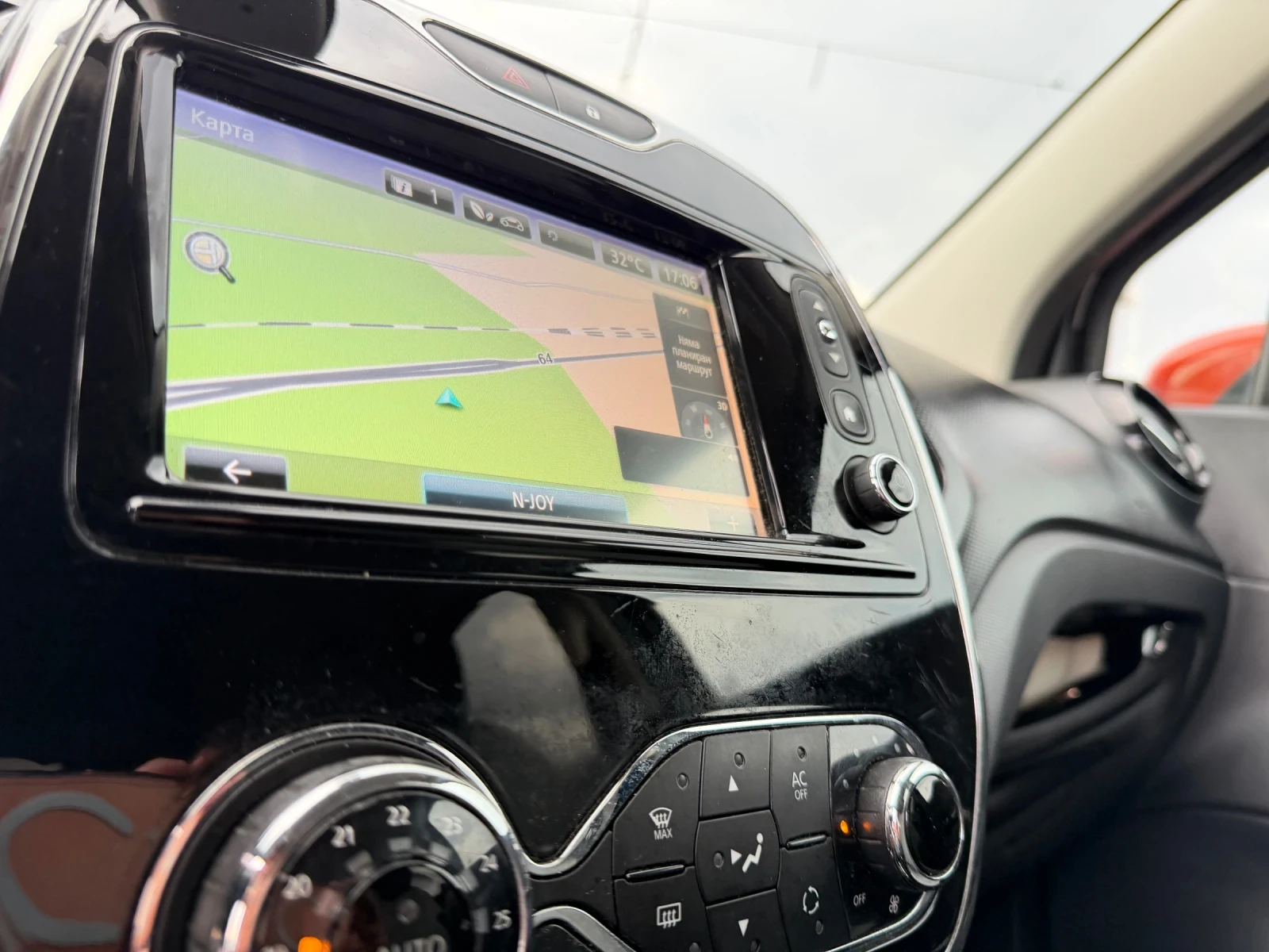 Renault Captur Bi color, key less, navi, camera, снимка 13 - Автомобили и джипове - 55125290