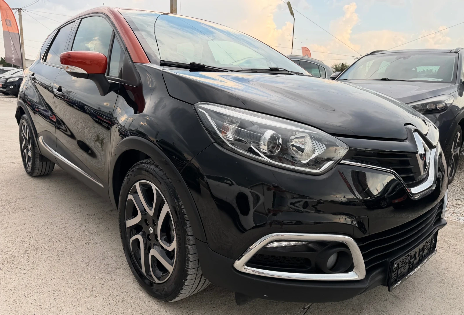 Renault Captur Bi color, key less, navi, camera, снимка 3 - Автомобили и джипове - 55125290