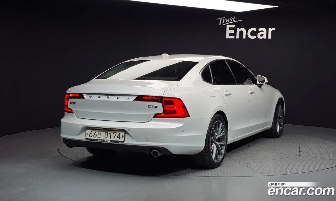 Volvo S90 D5 AWD Momentum, снимка 2 - Автомобили и джипове - 56123195