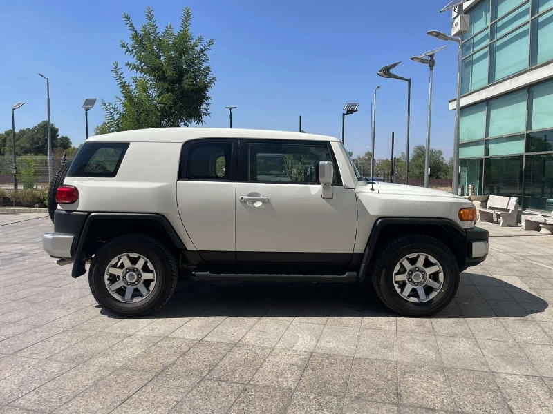 Toyota Fj cruiser 4000 PETROL BASIC, снимка 7 - Автомобили и джипове - 47289797