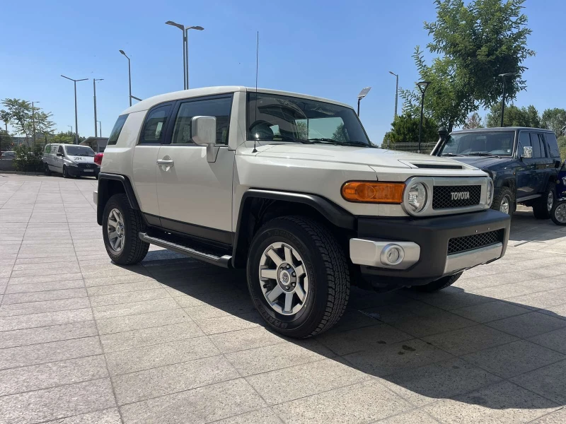 Toyota Fj cruiser 4000 PETROL BASIC, снимка 8 - Автомобили и джипове - 47289797