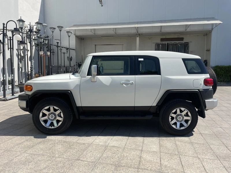 Toyota Fj cruiser 4000 PETROL BASIC, снимка 2 - Автомобили и джипове - 47289797