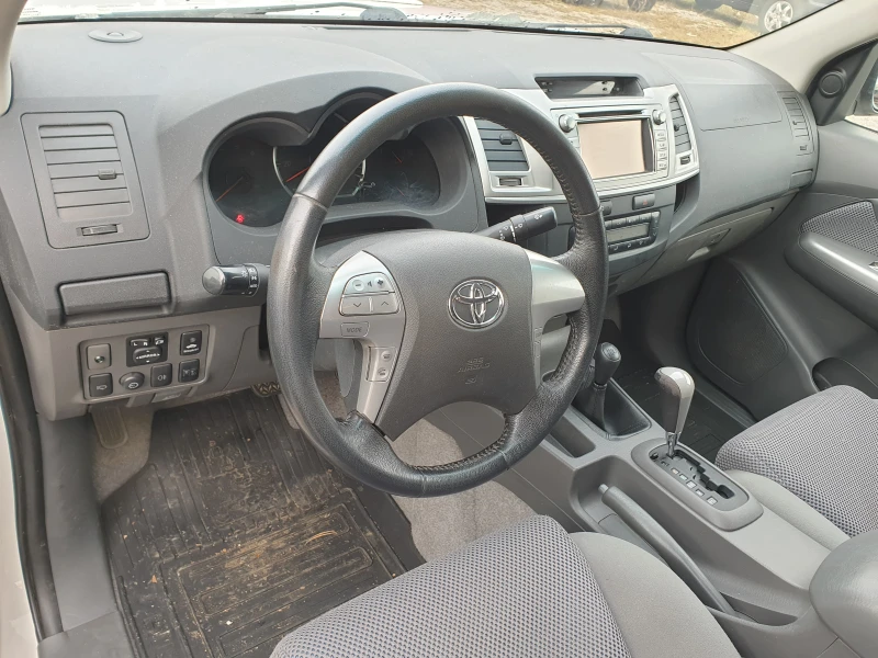 Toyota Hilux 3.0D-4D 172kc, снимка 10 - Автомобили и джипове - 48507551