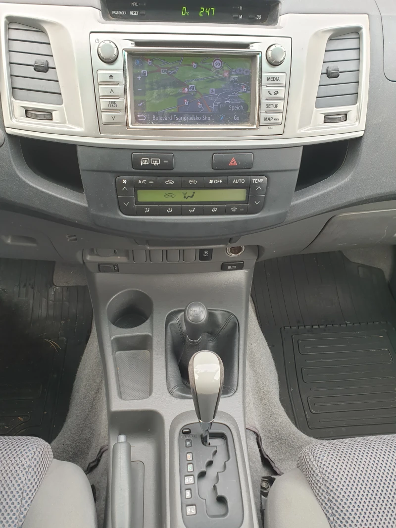 Toyota Hilux 3.0D-4D 172kc, снимка 11 - Автомобили и джипове - 48507551