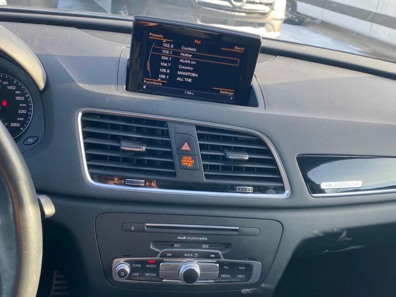 Audi Q3 * Technik * CARFAX * БЕЗ ПЪРВОНАЧАЛНА ВНОСКА, снимка 9 - Автомобили и джипове - 52891227