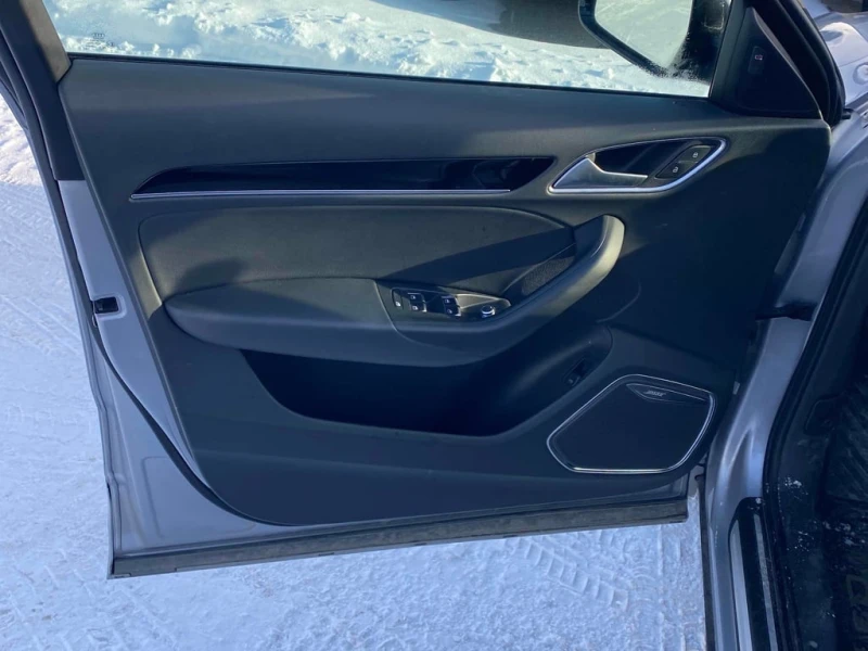 Audi Q3 * Technik * CARFAX * БЕЗ ПЪРВОНАЧАЛНА ВНОСКА, снимка 12 - Автомобили и джипове - 52891227