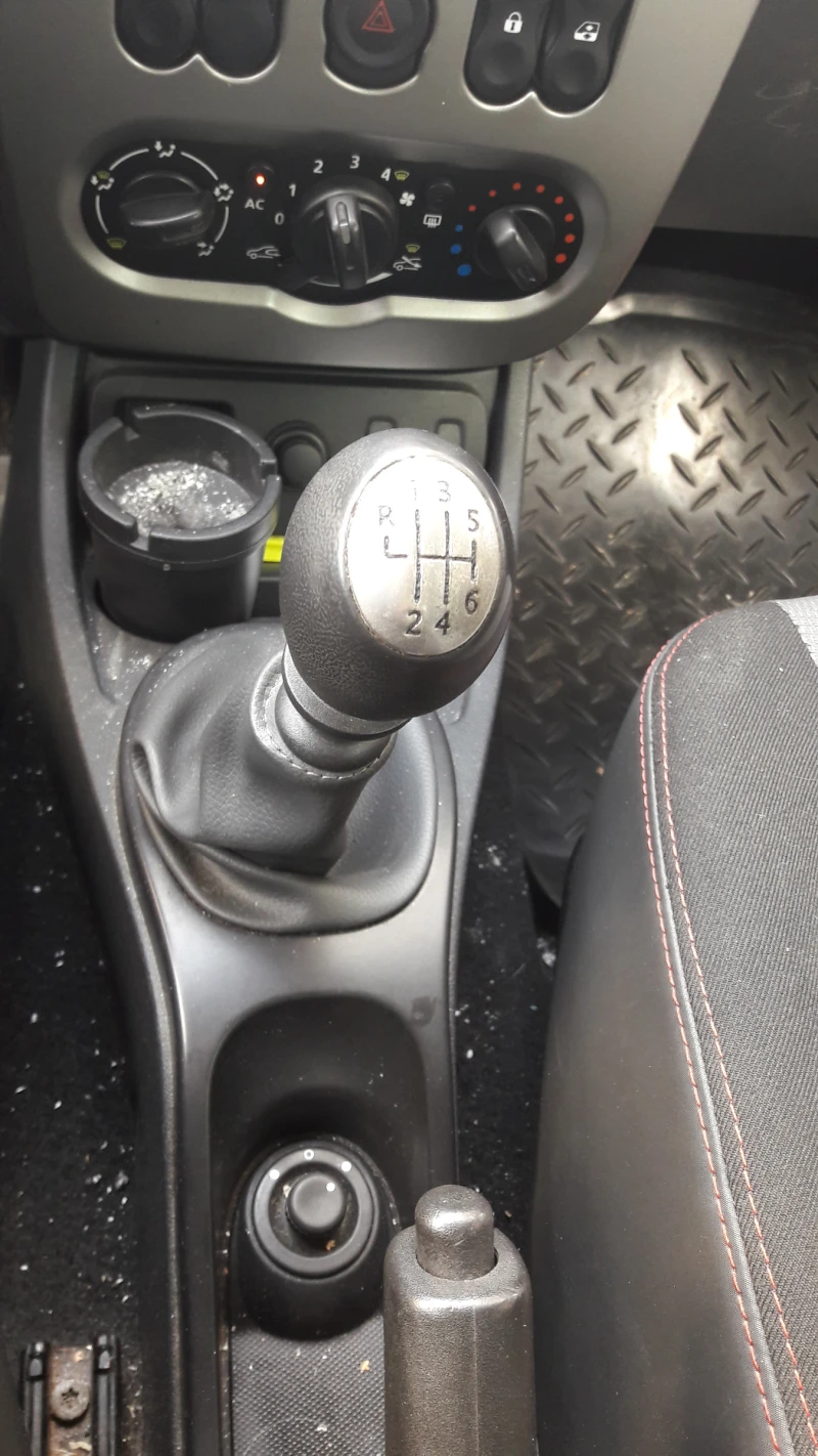 Dacia Duster DCI 110, снимка 7 - Автомобили и джипове - 52969916