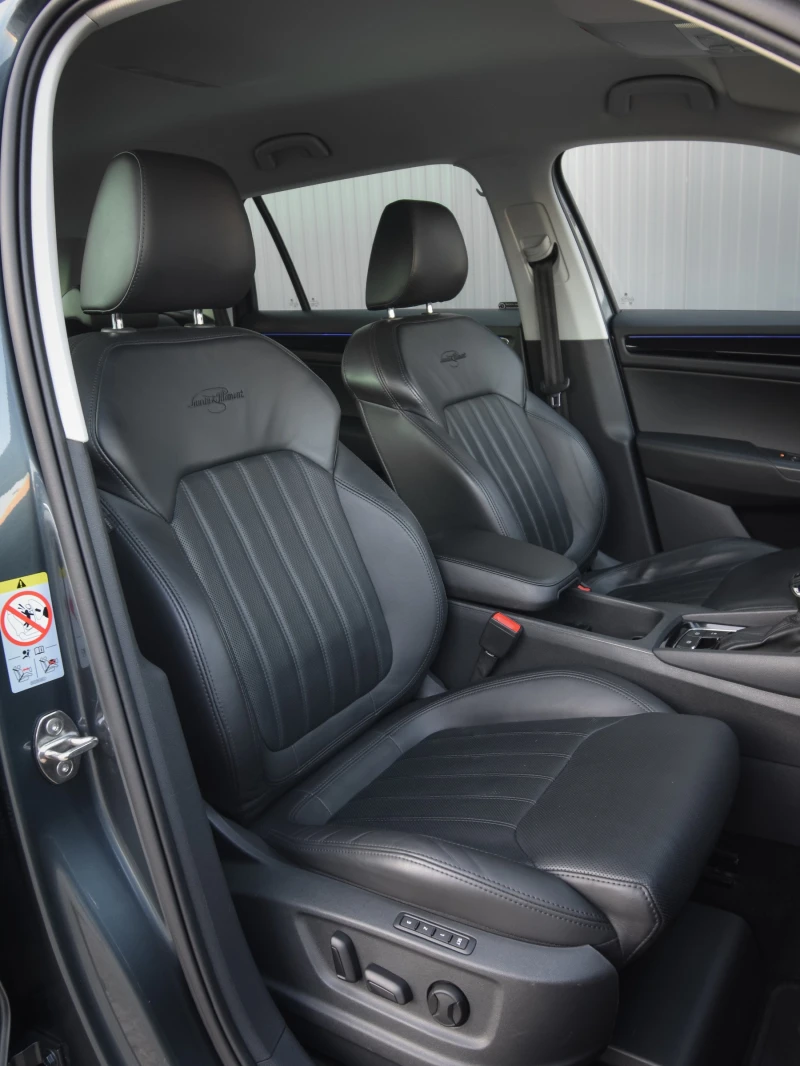 Skoda Kodiaq &K/CANTON/360Камера/СЕРВИЗНА ИСТОРИЯ, снимка 10 - Автомобили и джипове - 52985893