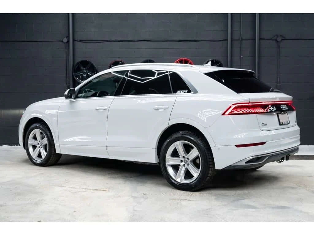 Audi Q8 * Progressiv Quattro | WHITE ON BROWN | LUXURY SUV, снимка 3 - Автомобили и джипове - 54044370