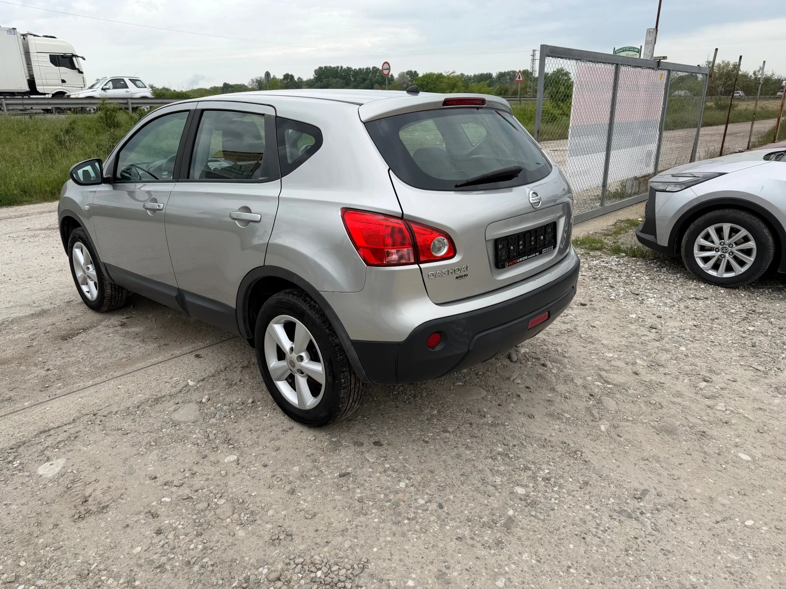 Nissan Qashqai 1.6 (КАТО НОВ), снимка 7 - Автомобили и джипове - 54068089