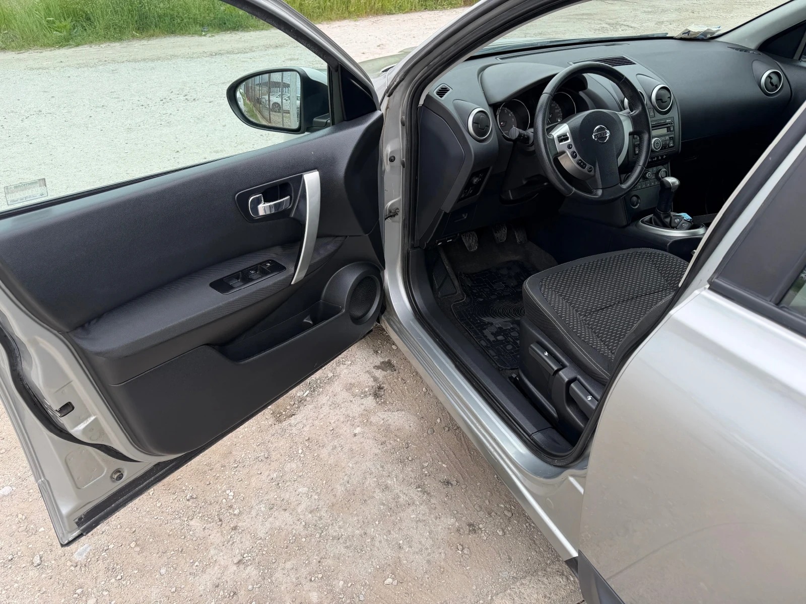 Nissan Qashqai 1.6 (КАТО НОВ), снимка 9 - Автомобили и джипове - 54068089