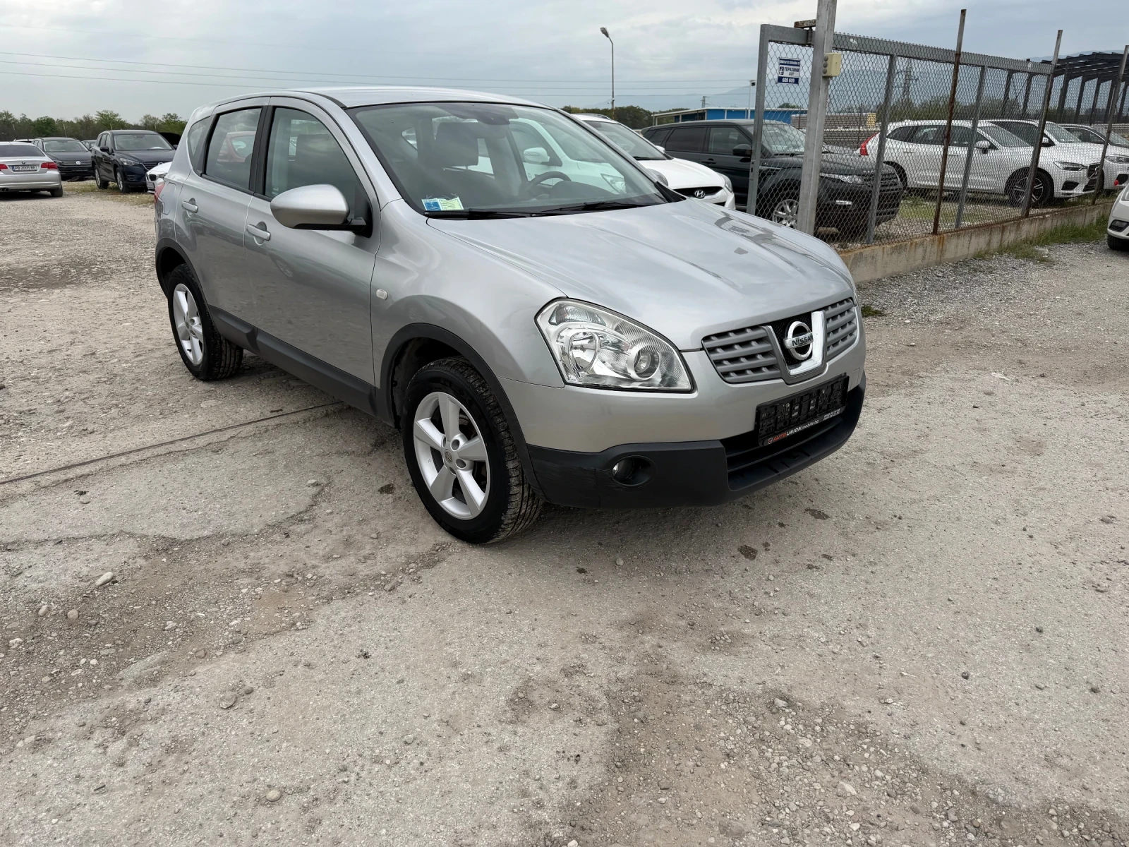 Nissan Qashqai 1.6 (КАТО НОВ), снимка 3 - Автомобили и джипове - 54068089