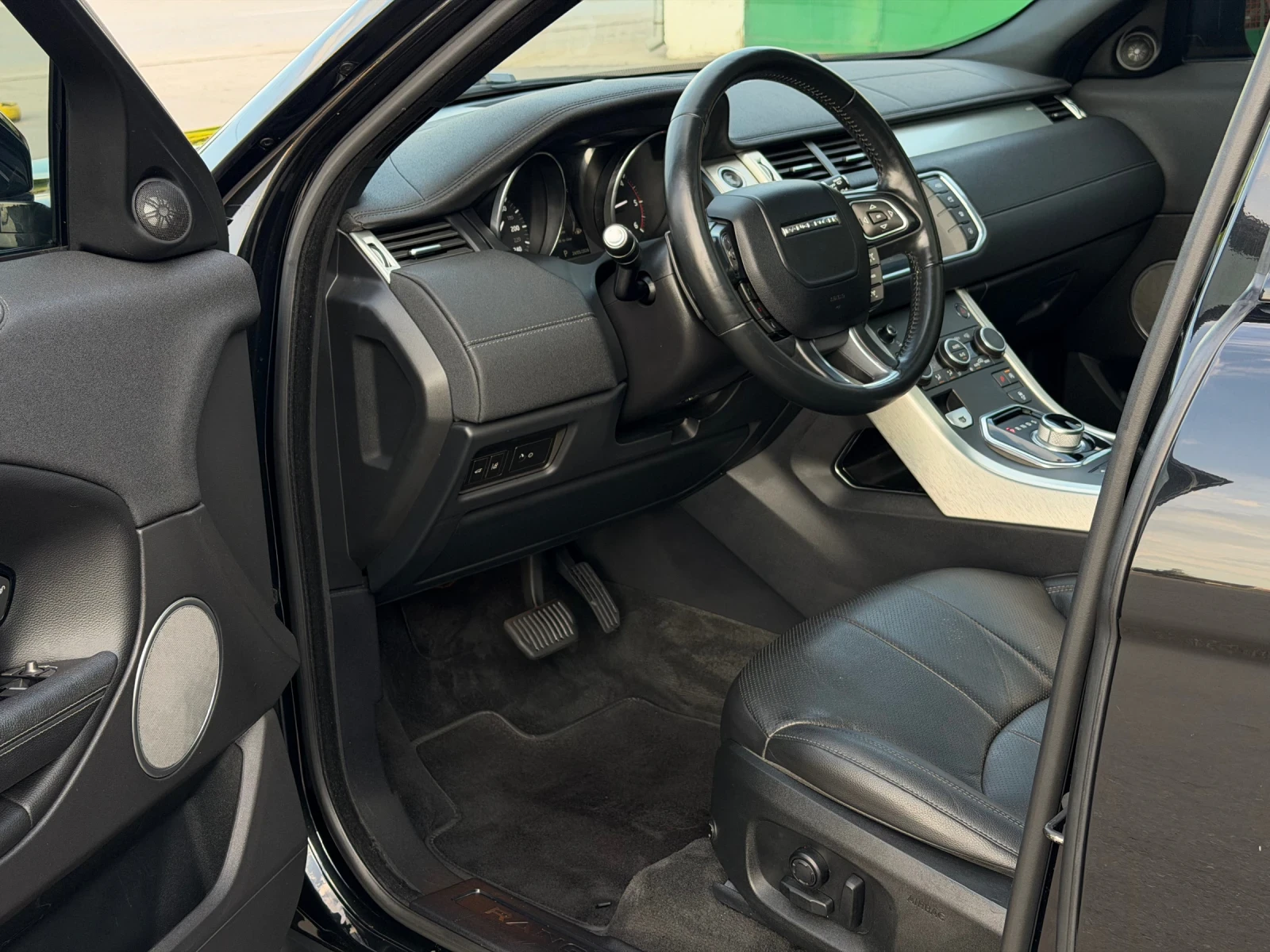 Land Rover Range Rover Evoque 2.0D 150кс 9ск. * Face-Lift* * HSE Dynamic* , снимка 10 - Автомобили и джипове - 54663006