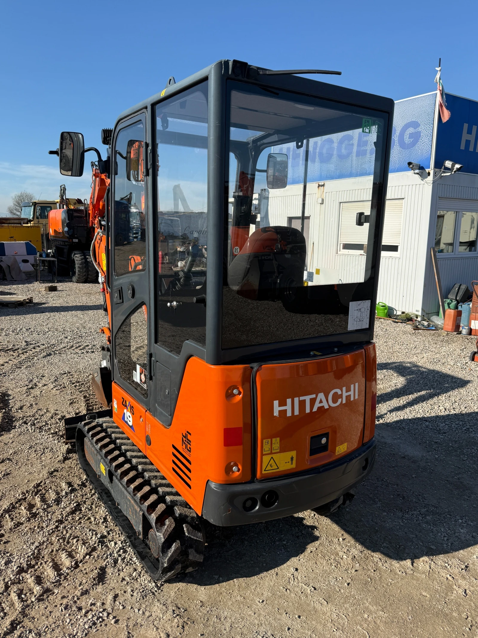 Багер Hitachi ZX 19-6 НОВИ ВЕРИГИ - изображение 4