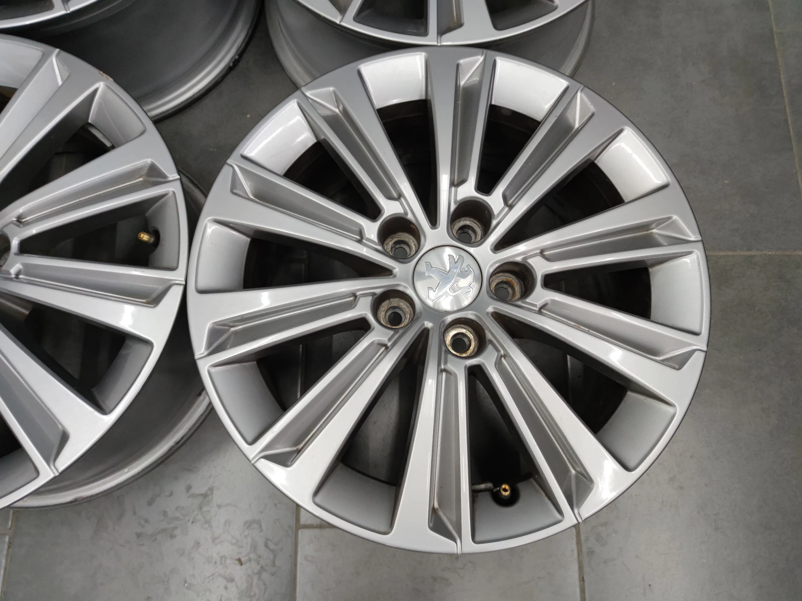   Peugeot | Mobile.bg   8