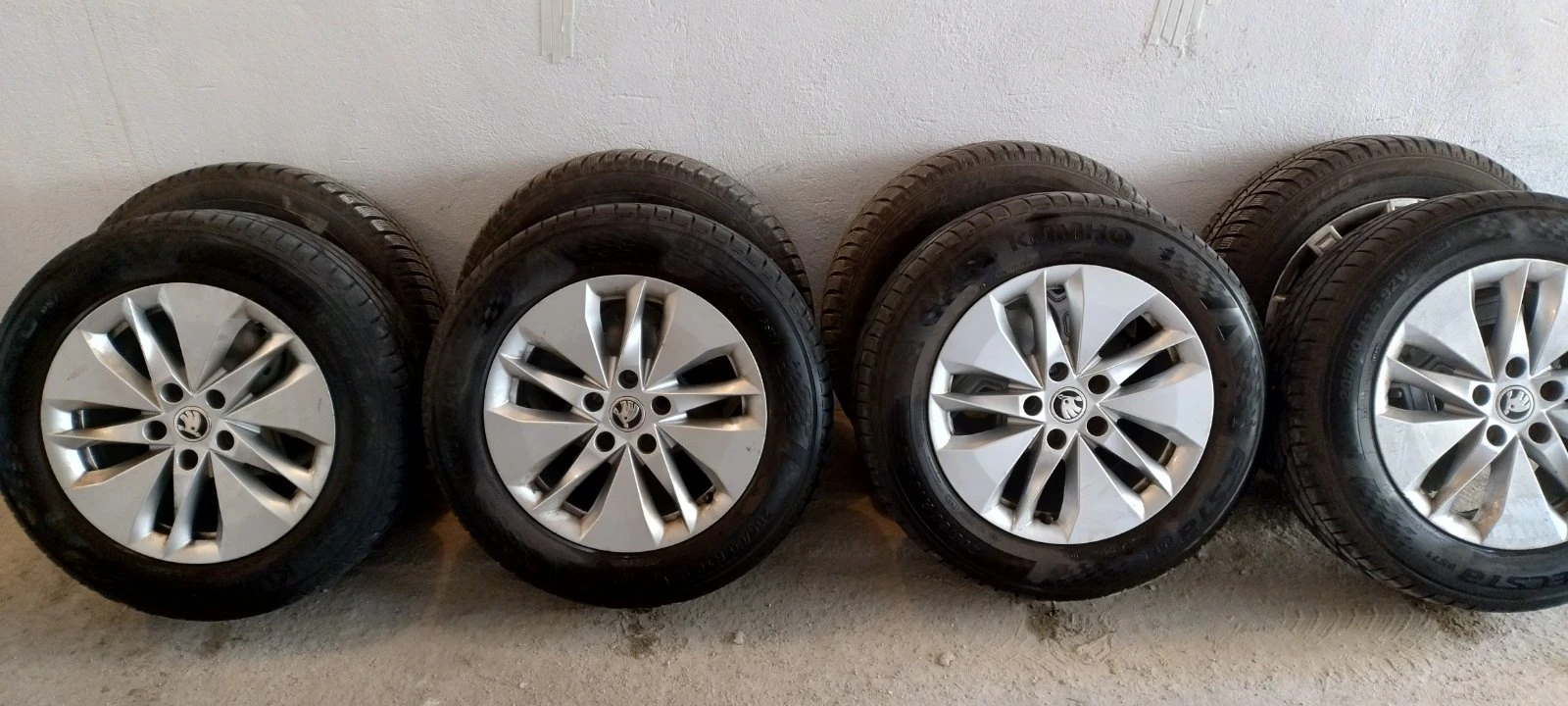 Гуми с джанти Kumho 205/60R16, снимка 3 - Гуми и джанти - 53848585