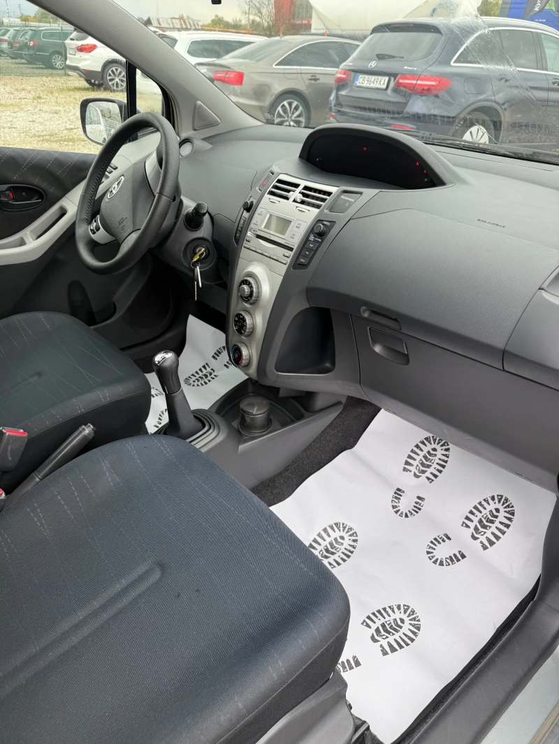 Toyota Yaris 1.0i* ЛИЗИНГ, снимка 11 - Автомобили и джипове - 52475728