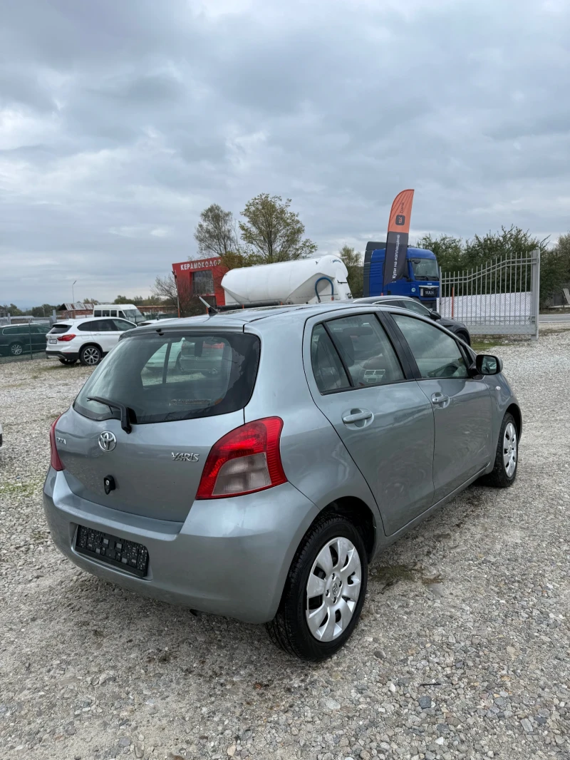 Toyota Yaris 1.0i* ЛИЗИНГ, снимка 4 - Автомобили и джипове - 52475728