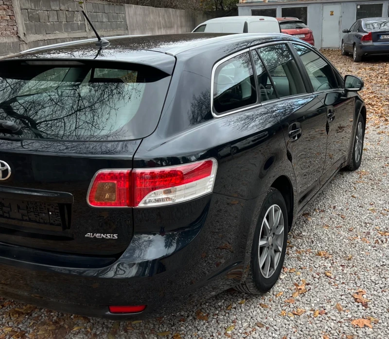 Toyota Avensis 1.8 - 147кс 6ск, снимка 4 - Автомобили и джипове - 47518003