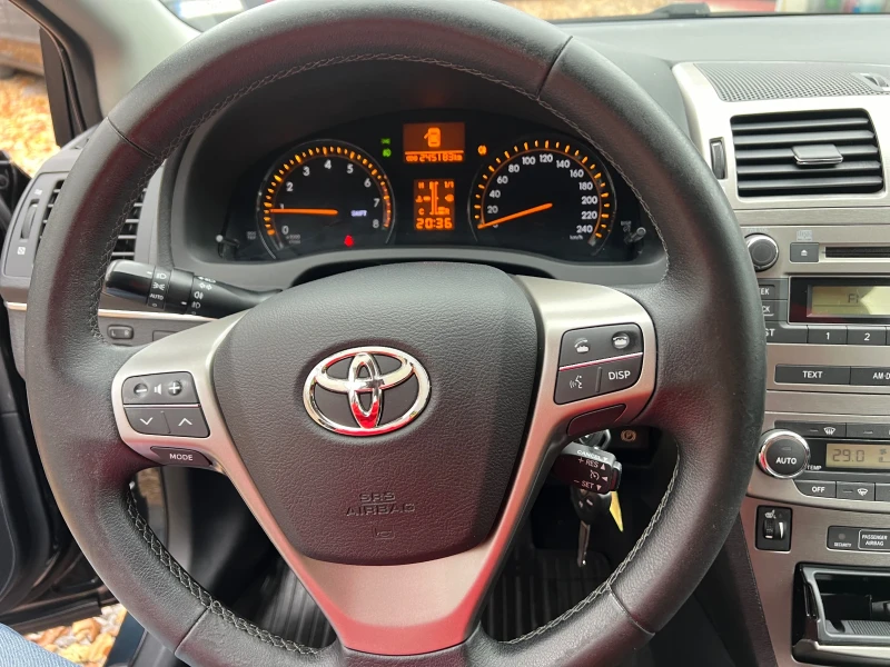 Toyota Avensis 1.8 - 147кс 6ск, снимка 9 - Автомобили и джипове - 49429347