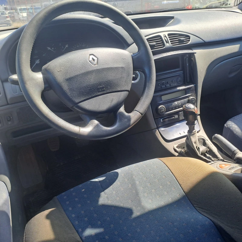 Renault Laguna 1.9 дизел, снимка 5 - Автомобили и джипове - 46468282