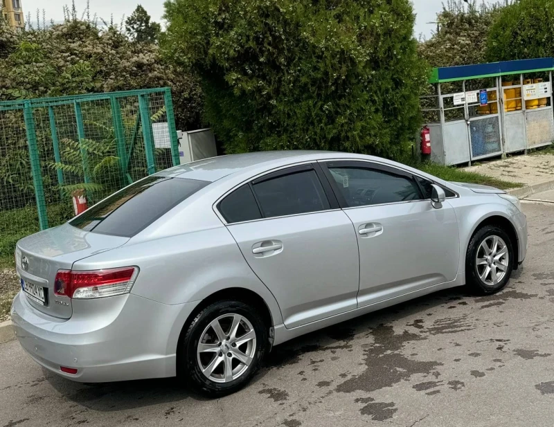 Toyota Avensis 2.0, снимка 7 - Автомобили и джипове - 47245805