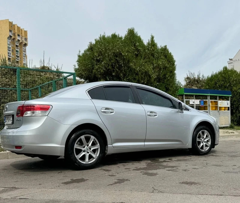 Toyota Avensis 2.0, снимка 8 - Автомобили и джипове - 47245805