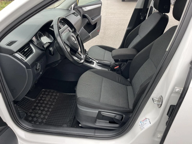 Skoda Octavia 1.6TDI 110кс. EURO 6B КЛИМАТРОНИК АВТОПИЛОT ИТАЛИЯ, снимка 8 - Автомобили и джипове - 52485441