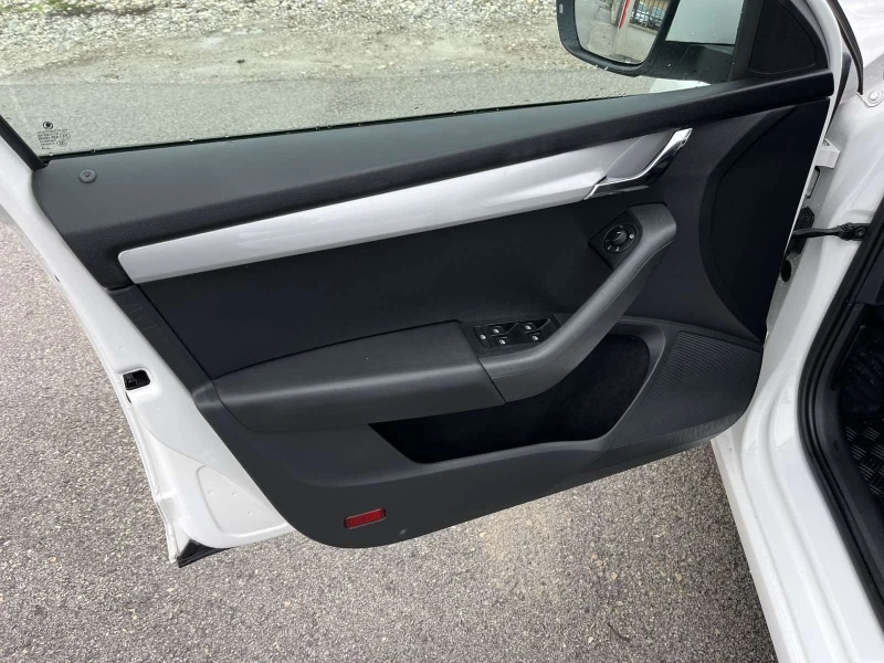 Skoda Octavia 1.6TDI 110кс. EURO 6B КЛИМАТРОНИК АВТОПИЛОT ИТАЛИЯ, снимка 7 - Автомобили и джипове - 52485441