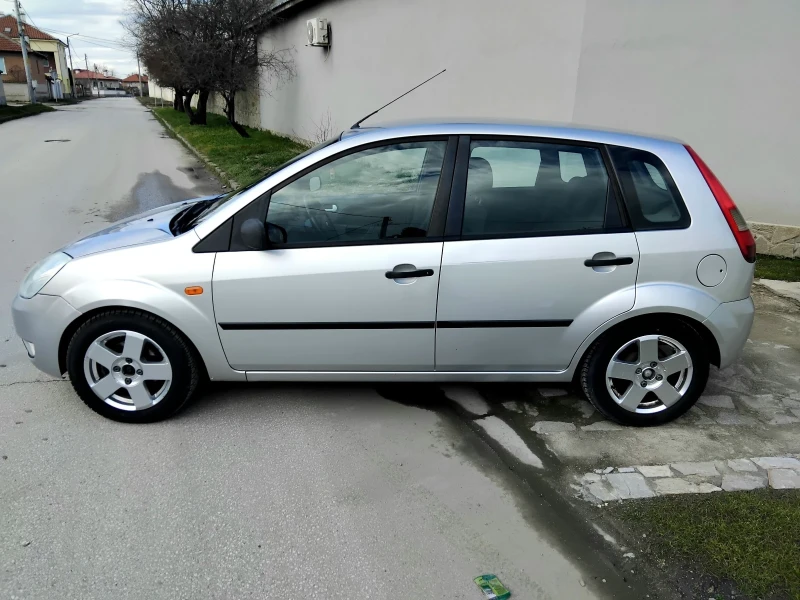 Ford Fiesta 1.4i.80k + КЛИМА. ГАЗОВ ИНЖЕКЦИОН , снимка 4 - Автомобили и джипове - 53564897