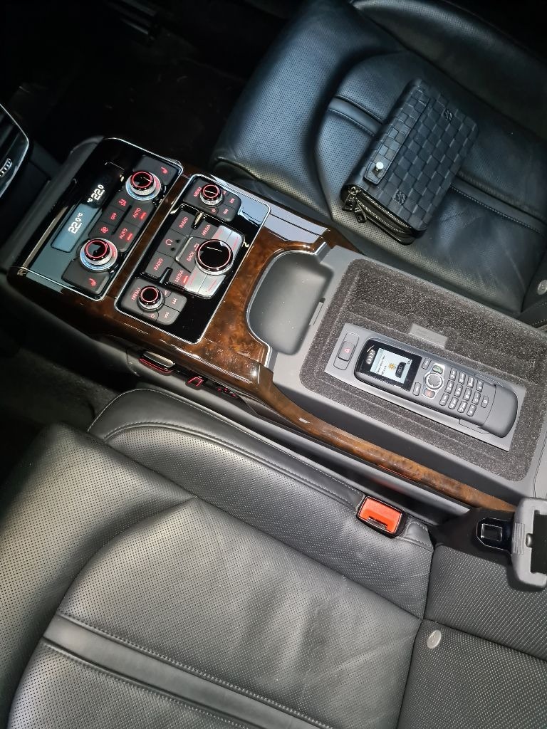 Audi A8 MATRIX 3xTV, 3xDVD БЕЗ АНАЛОГ!, снимка 11 - Автомобили и джипове - 46403845