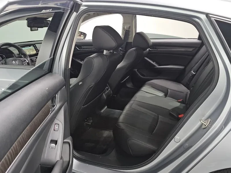 Honda Accord 1.5 Turbo, снимка 11 - Автомобили и джипове - 55841829