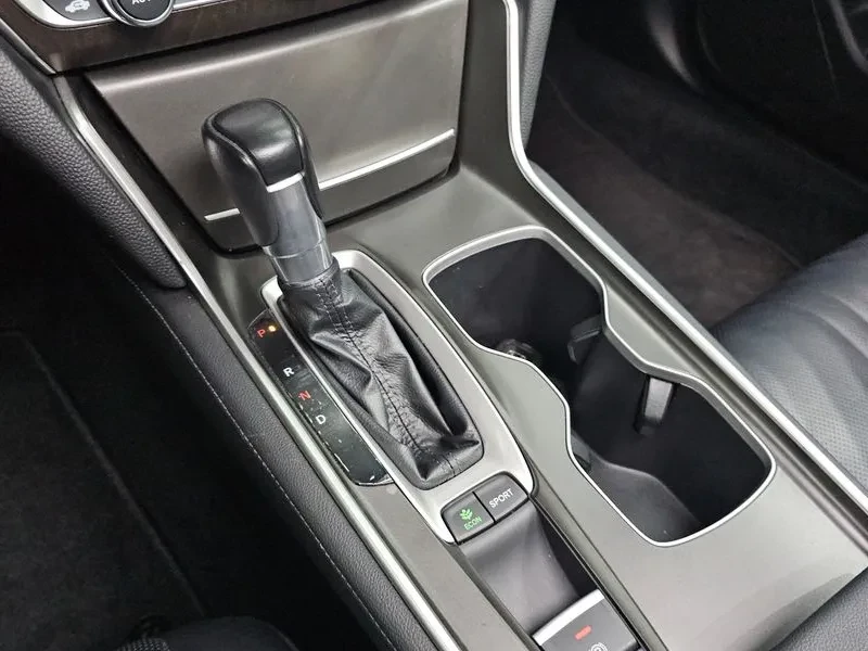 Honda Accord 1.5 Turbo, снимка 9 - Автомобили и джипове - 55841829