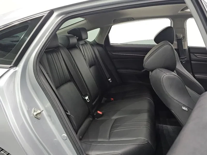 Honda Accord 1.5 Turbo, снимка 12 - Автомобили и джипове - 55841829