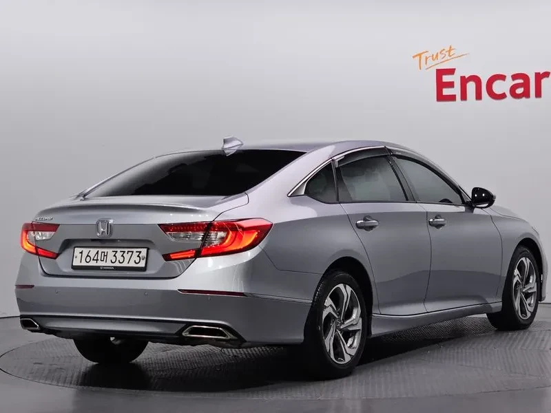 Honda Accord 1.5 Turbo, снимка 2 - Автомобили и джипове - 55841829
