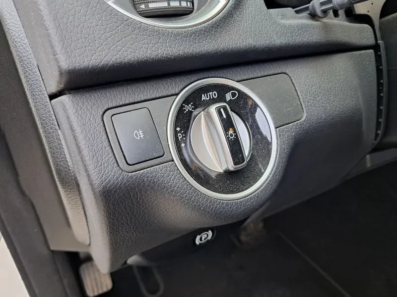 Mercedes-Benz C 220 CDI Avantgarde - САМО 30% АВАНС!, снимка 10 - Автомобили и джипове - 55986502