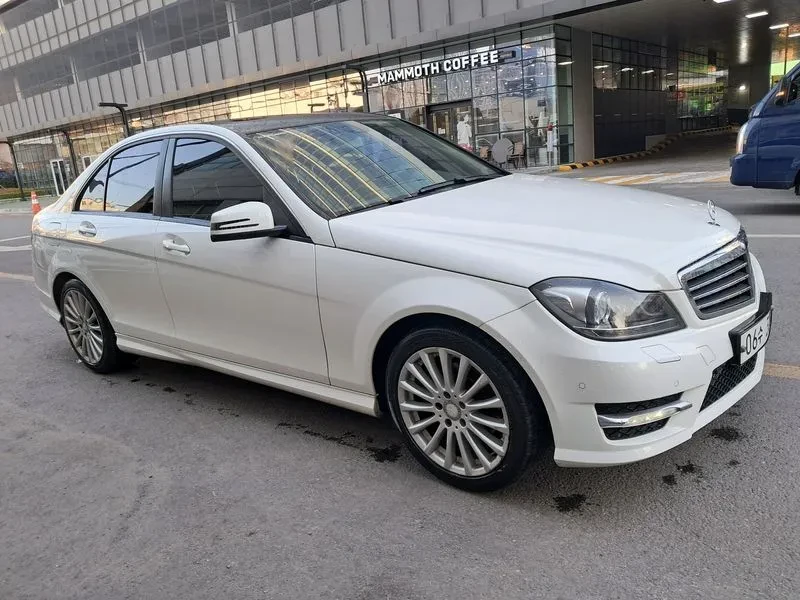 Mercedes-Benz C 220 CDI Avantgarde - САМО 30% АВАНС!, снимка 3 - Автомобили и джипове - 55986502