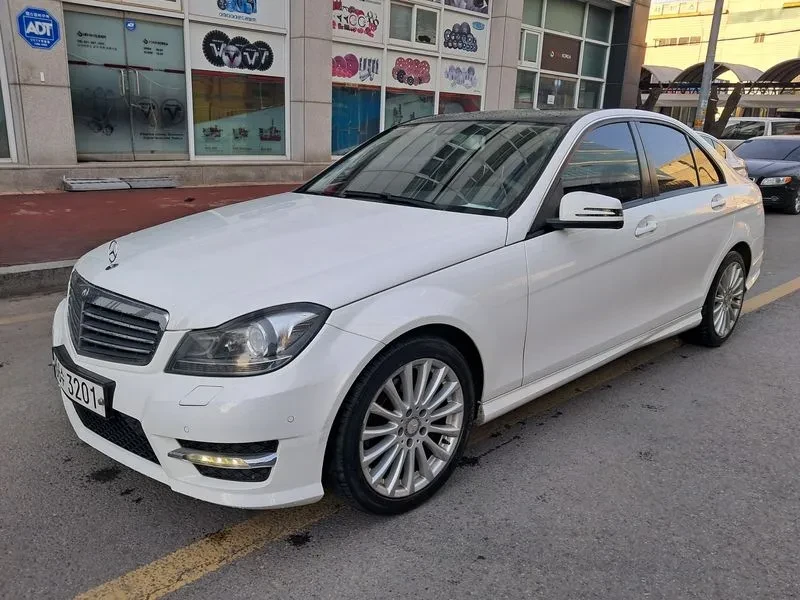 Mercedes-Benz C 220 CDI Avantgarde - САМО 30% АВАНС!, снимка 2 - Автомобили и джипове - 55986502