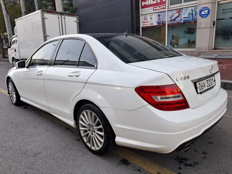 Mercedes-Benz C 220 CDI Avantgarde - САМО 30% АВАНС!, снимка 5 - Автомобили и джипове - 55986502