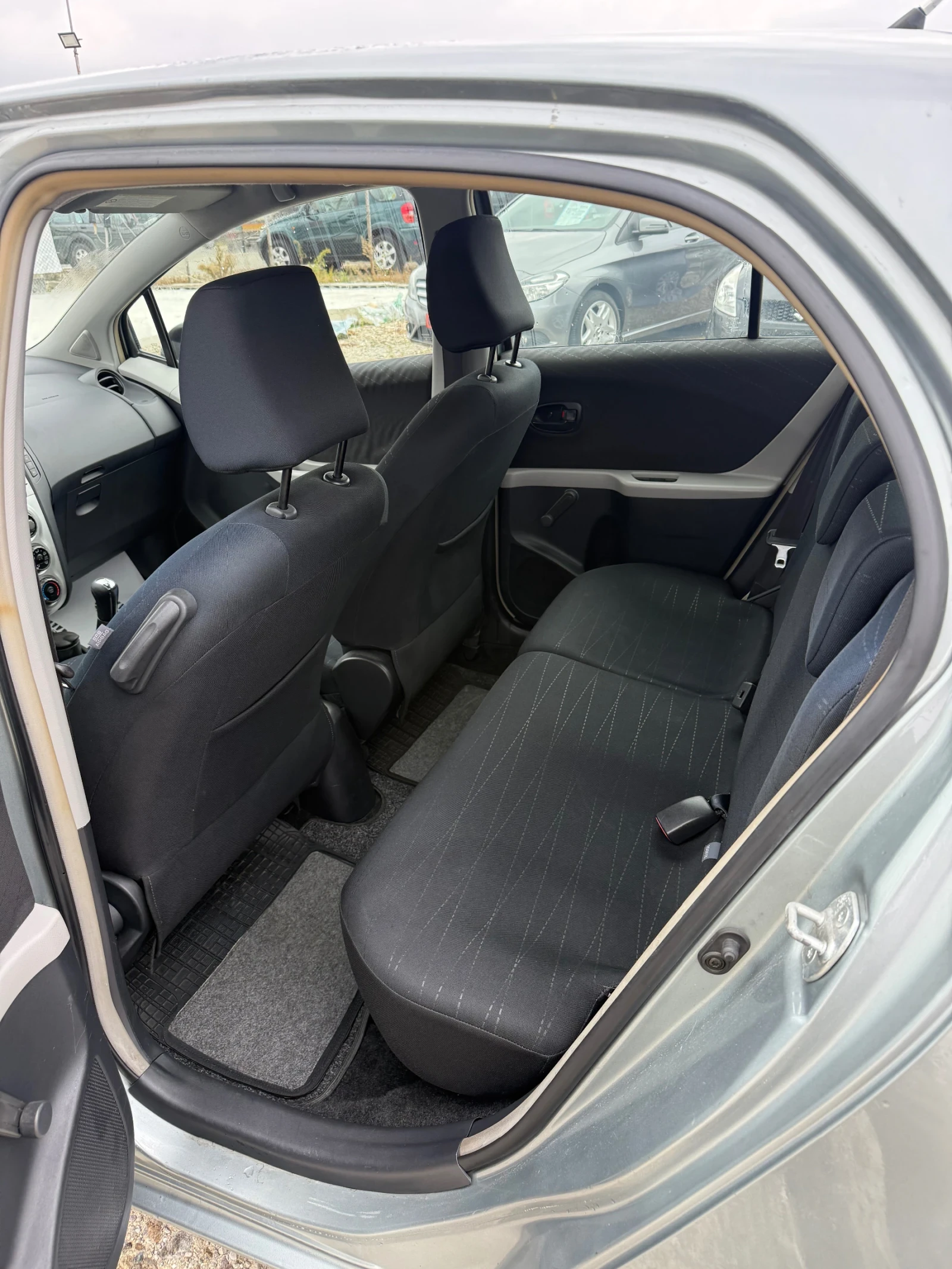 Toyota Yaris 1.0i* ЛИЗИНГ - изображение 8