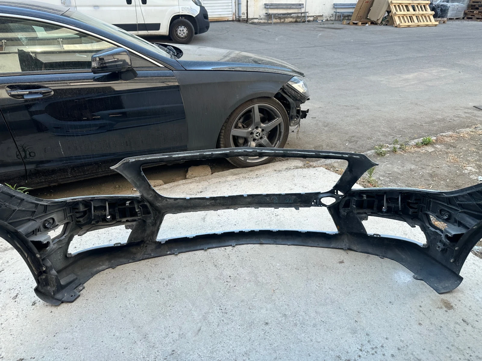 Mercedes-Benz CLS  - изображение 4