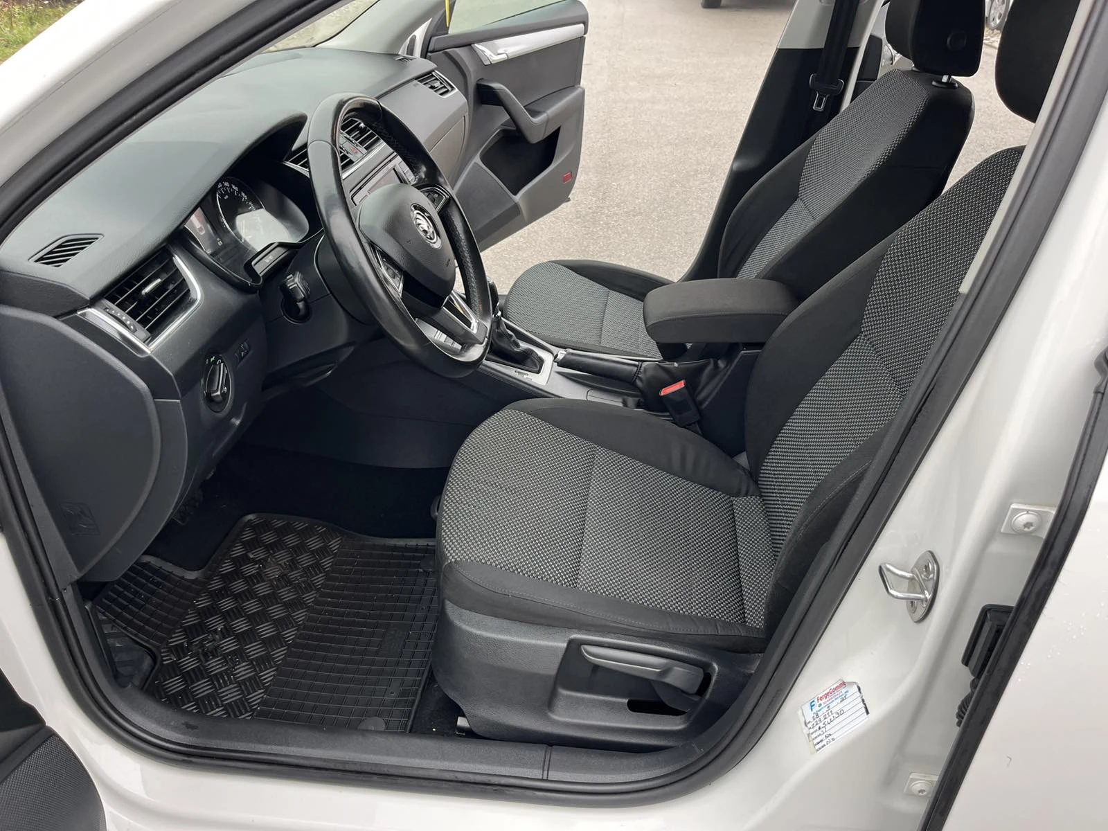 Skoda Octavia 1.6TDI 110кс. EURO 6B КЛИМАТРОНИК АВТОПИЛОT ИТАЛИЯ - изображение 8