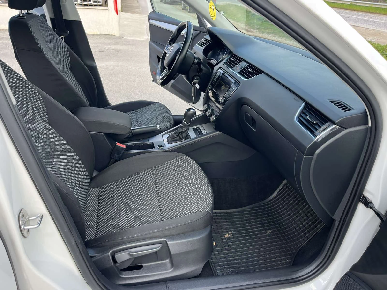Skoda Octavia 1.6TDI 110кс. EURO 6B КЛИМАТРОНИК АВТОПИЛОT ИТАЛИЯ, снимка 11 - Автомобили и джипове - 52485441