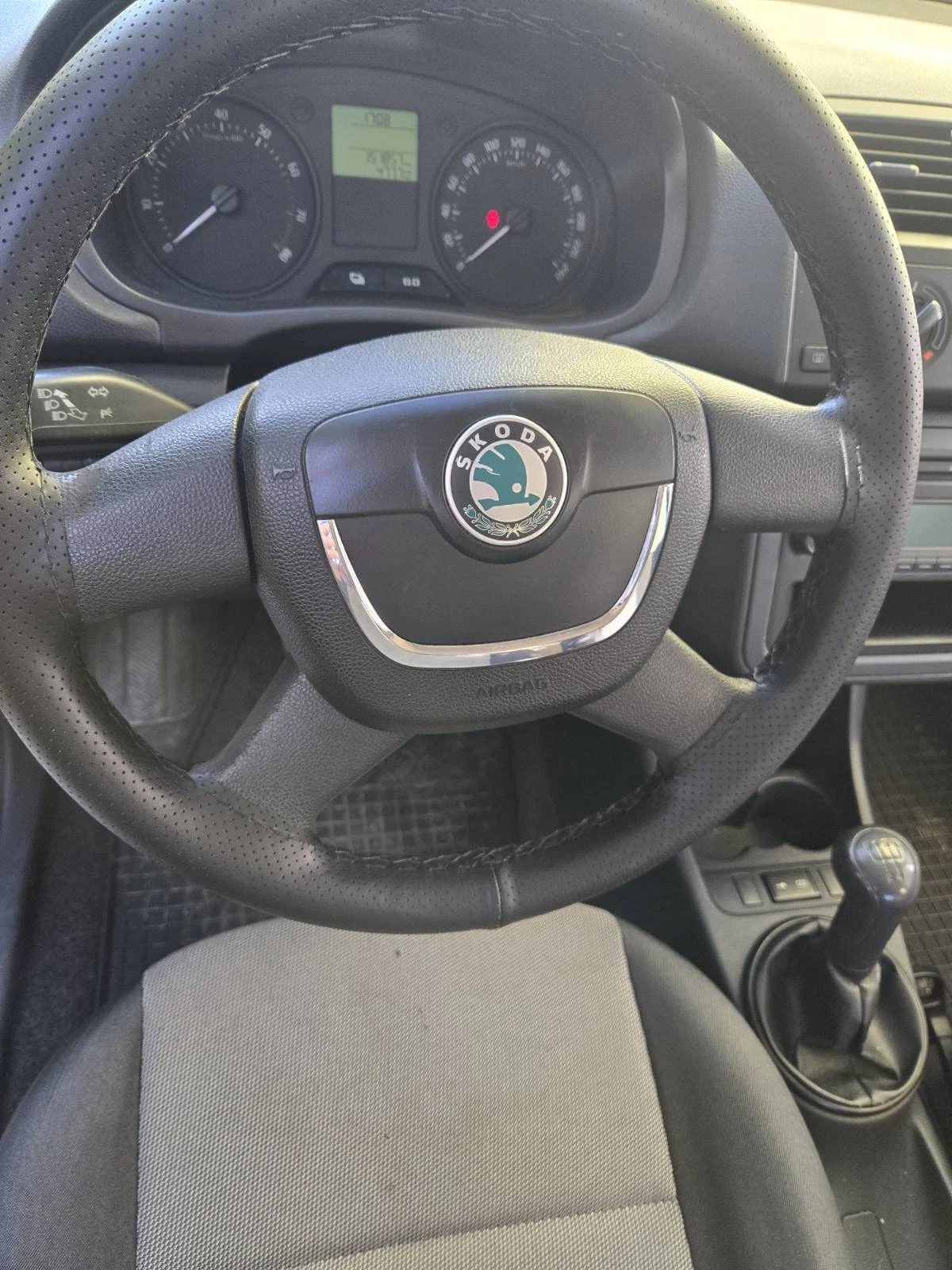 Skoda Fabia 1.4, снимка 3 - Автомобили и джипове - 54843361