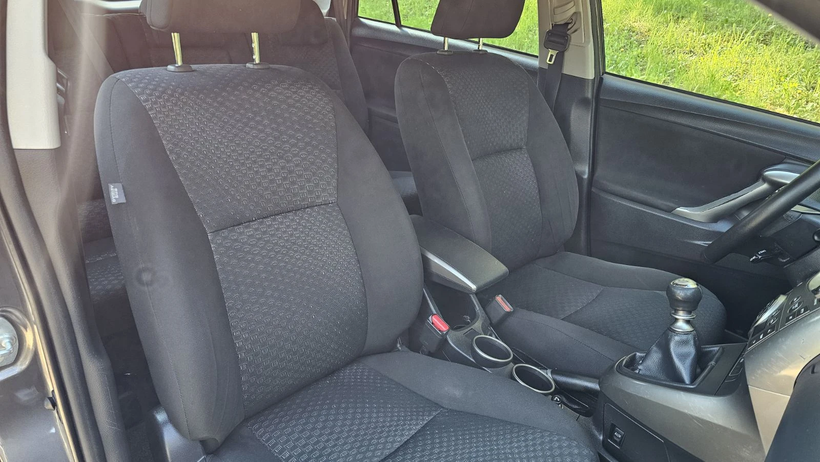 Toyota Verso 1.8, снимка 14 - Автомобили и джипове - 54438335